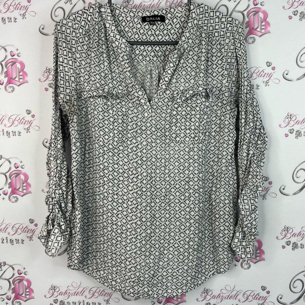 Dalia blouse pockets Vneck Monochrome Diamond Pattern Blouse